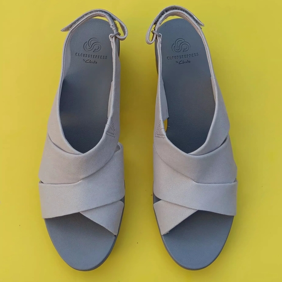 CLARKS  Women's Caddell Bright  Wedge  Sandal - 10W - Picture 1 of 8
